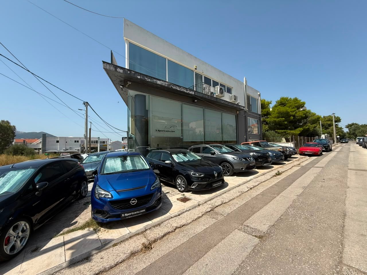 Ο χώρος της X-Sportcars από τον δρόμο, Κλεισθένους 237, Γέρακας